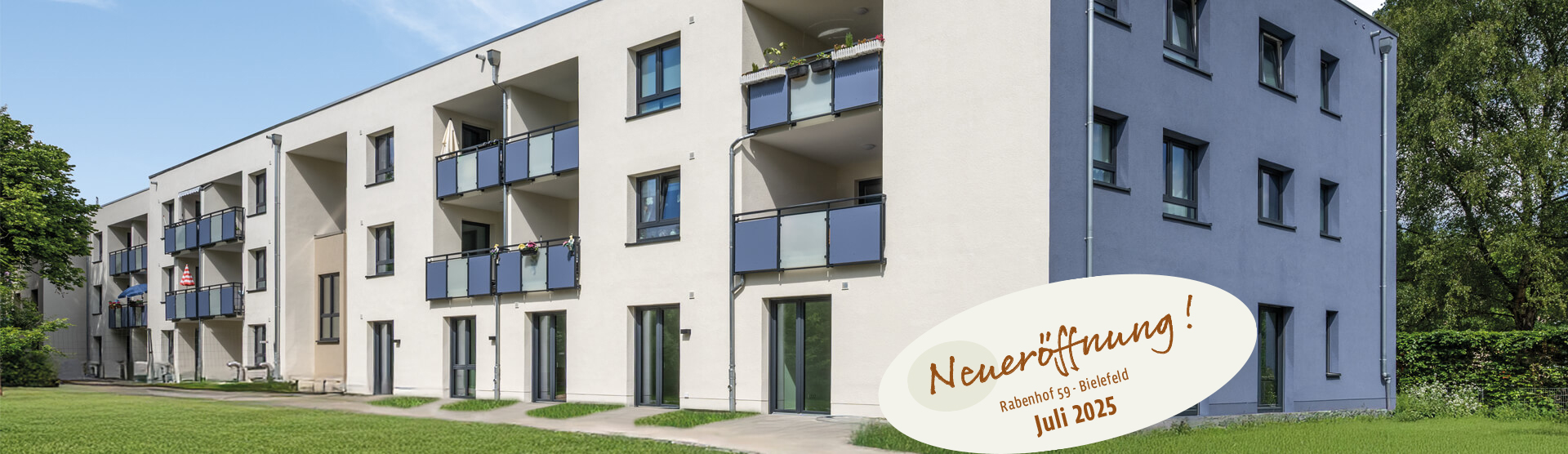 Ein modernes Gebäude in Bielefeld wird im Juli 2025 als neue Beatmungspflege Wohngemeinschaft eröffnet.